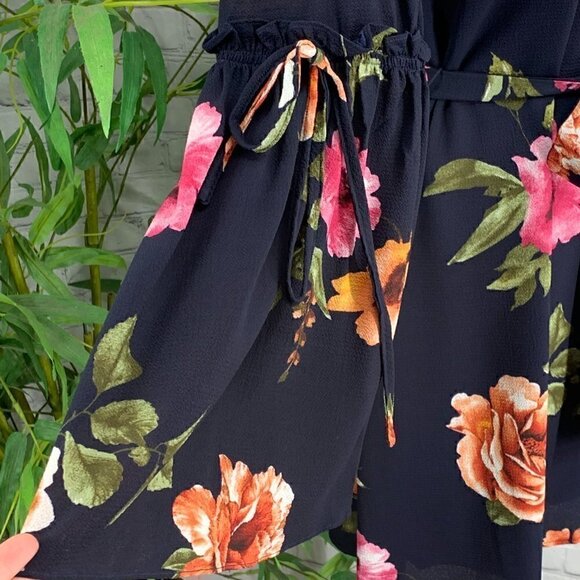 Gilli Navy Blue w/ Details V-Neck Lined Dress - Picture 4 of 8